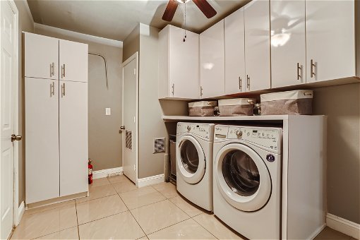 27 Laundry Room.jpg